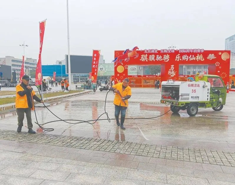 “绣”出城市颜值与品质——“城管蓝”“环卫橙”...