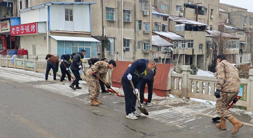 全力保障群众出行安全——仙桃市通海口镇组织民兵...