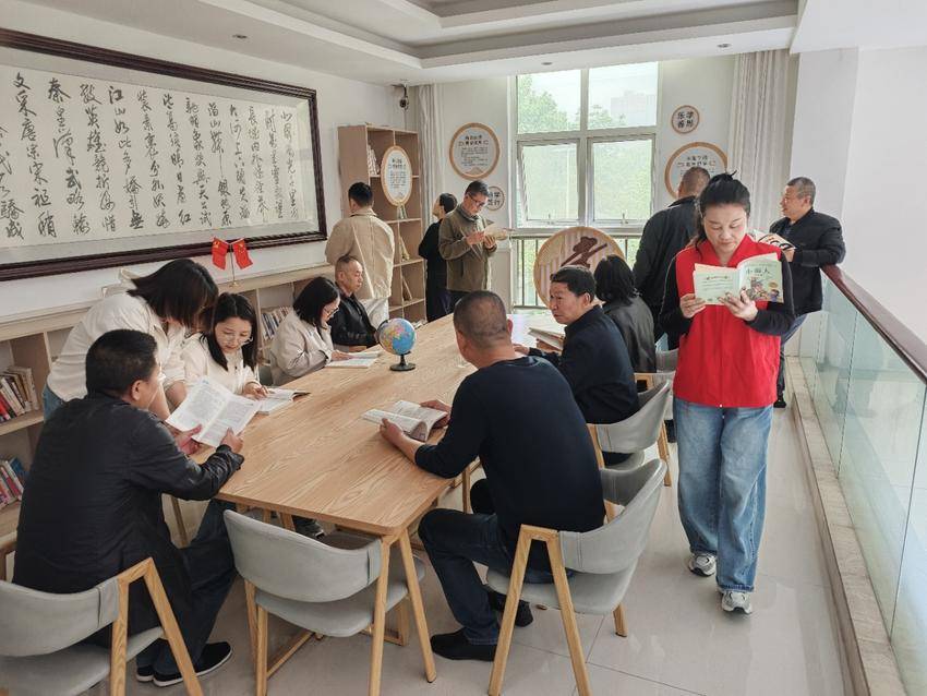 “书香仙桃 品味人生”全民阅读活动走进仙桃市龙华...