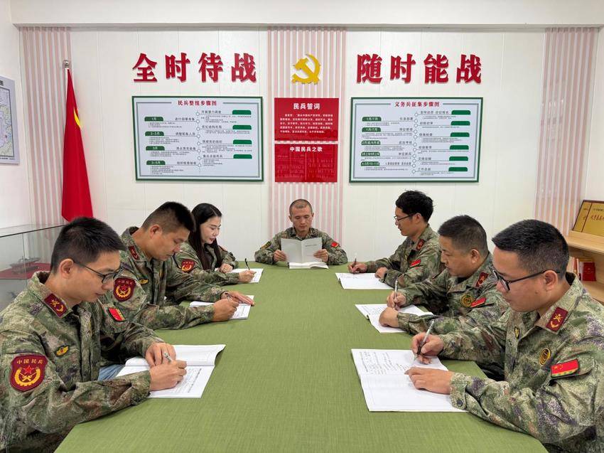 仙桃市沙嘴街道人民武装部组织民兵连长开展集中法...